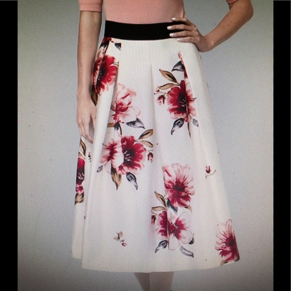 White House Black Market Dresses & Skirts - WHITE HOUSE BLACK MARKET MIDI SKIRT SIZE 8 NWT!